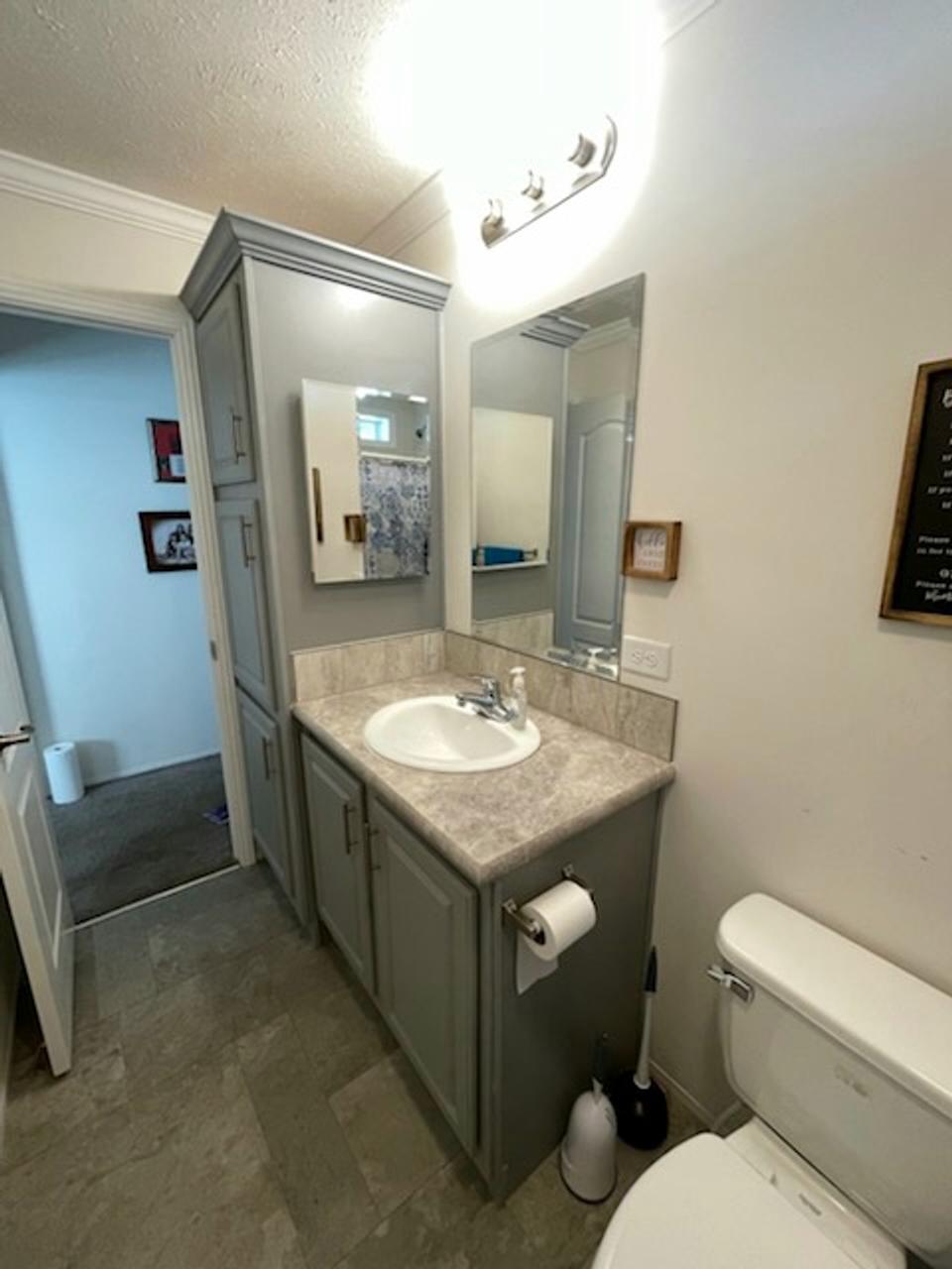 Profile photo 1 of 10