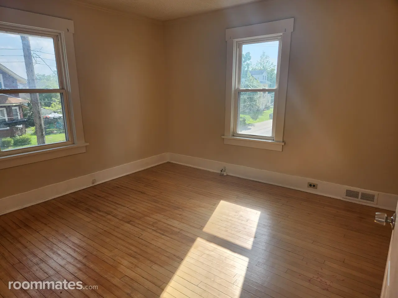 Room for rent in Canton, OH $650, house