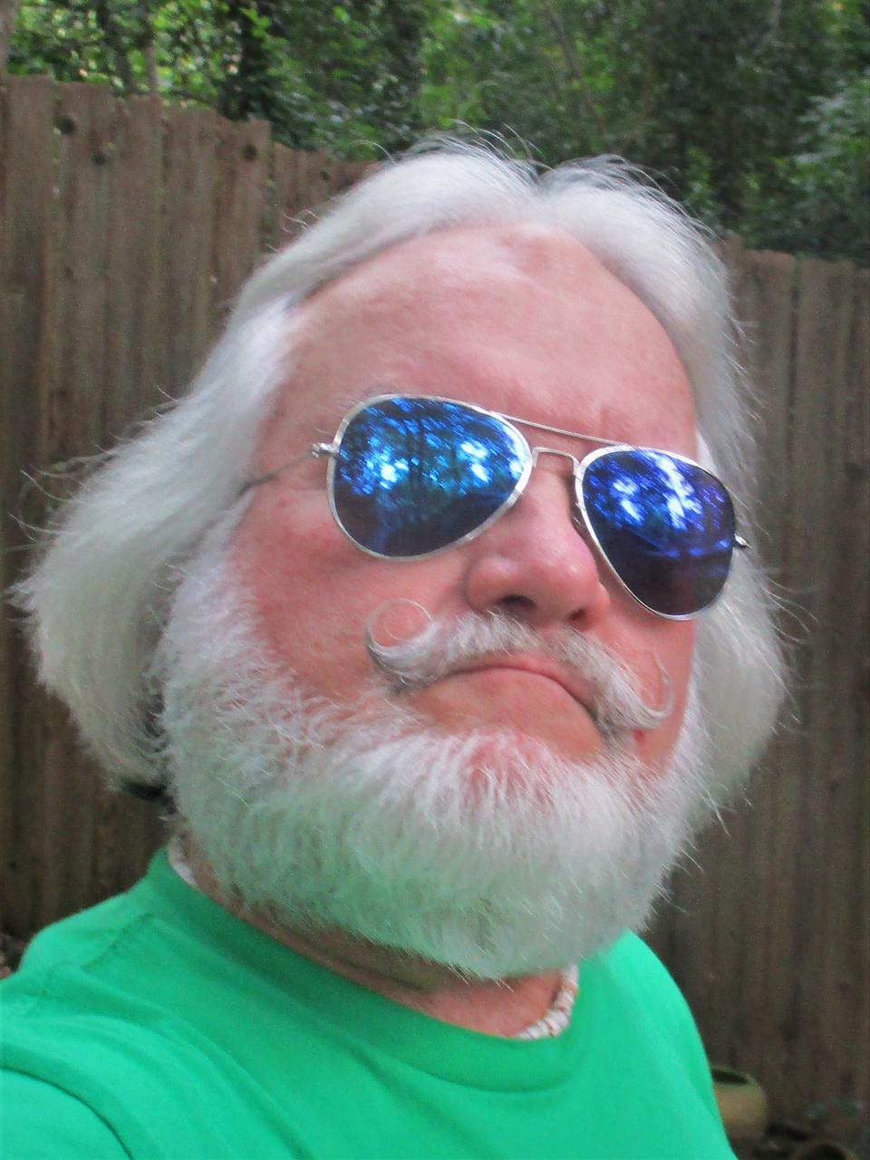 Profile photo 14 of 14