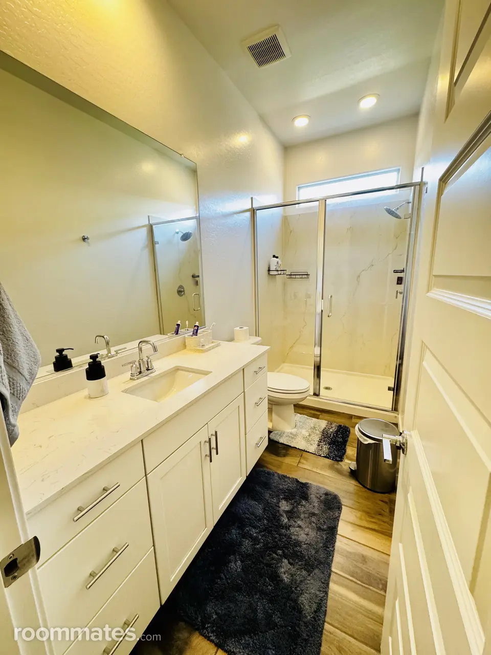 Profile photo 1 of 3