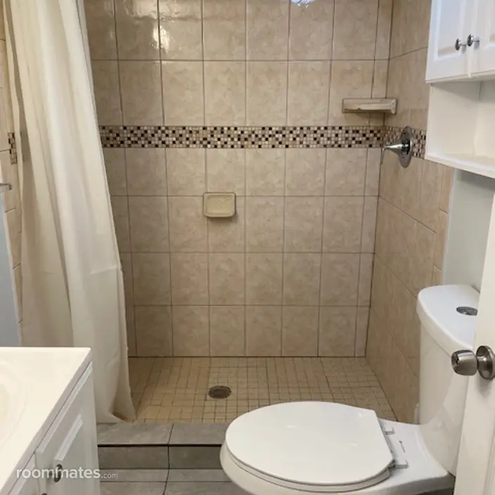Room for rent in Arlington, VA $1000, house
