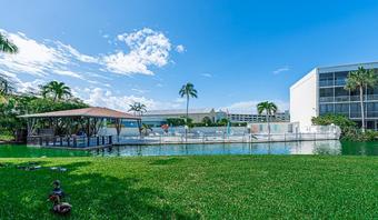 Room for rent in Lantana, FL $1250, condo