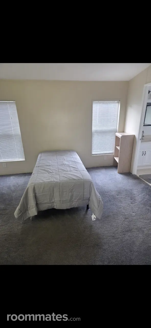 Profile photo 6 of 10