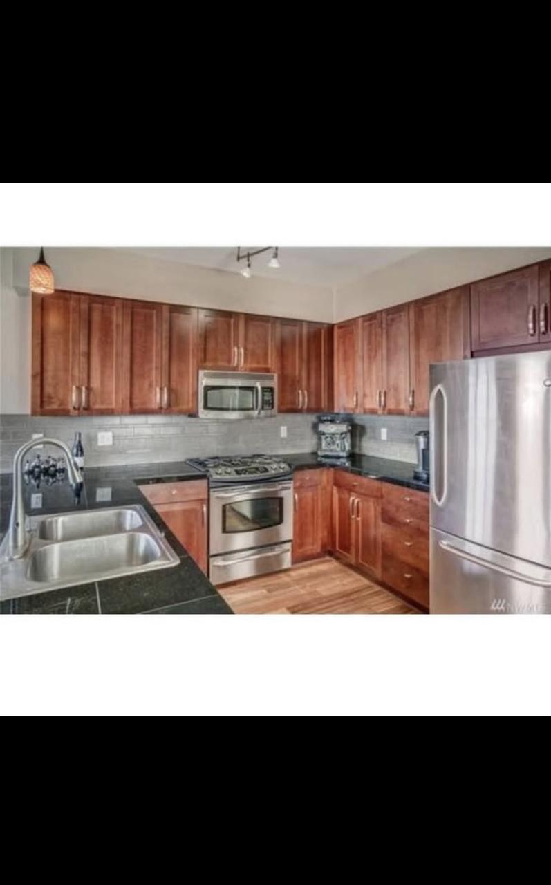 Profile photo 3 of 9