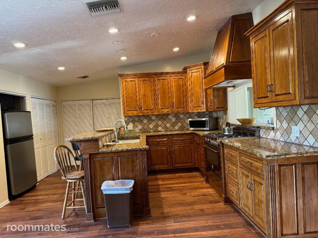 Profile photo 2 of 11