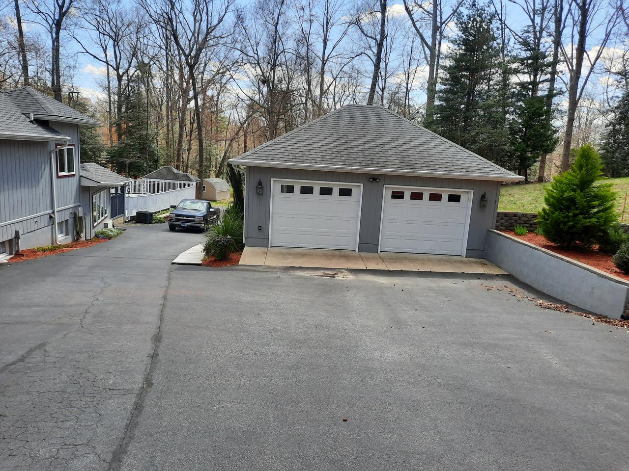 Profile photo 3 of 8