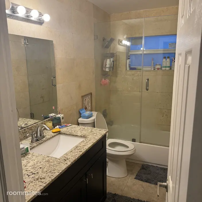 Room for rent in Fort Lauderdale, FL $1000, house