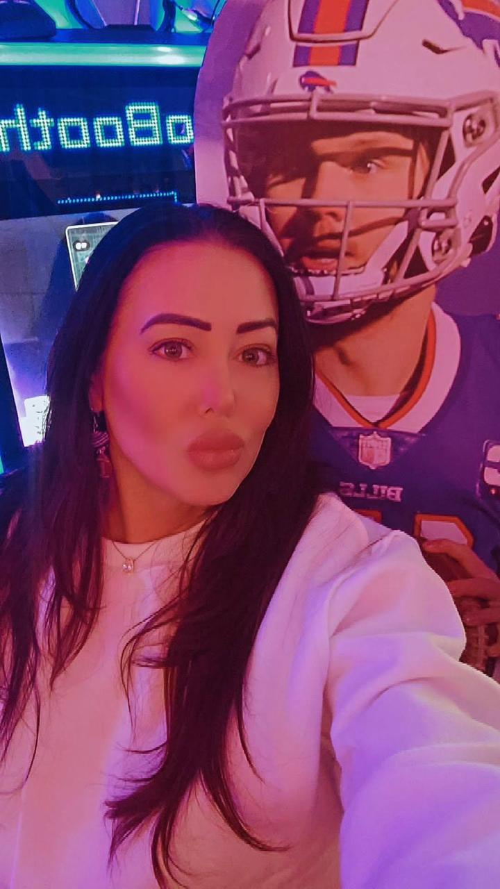 Profile photo 9 of 11