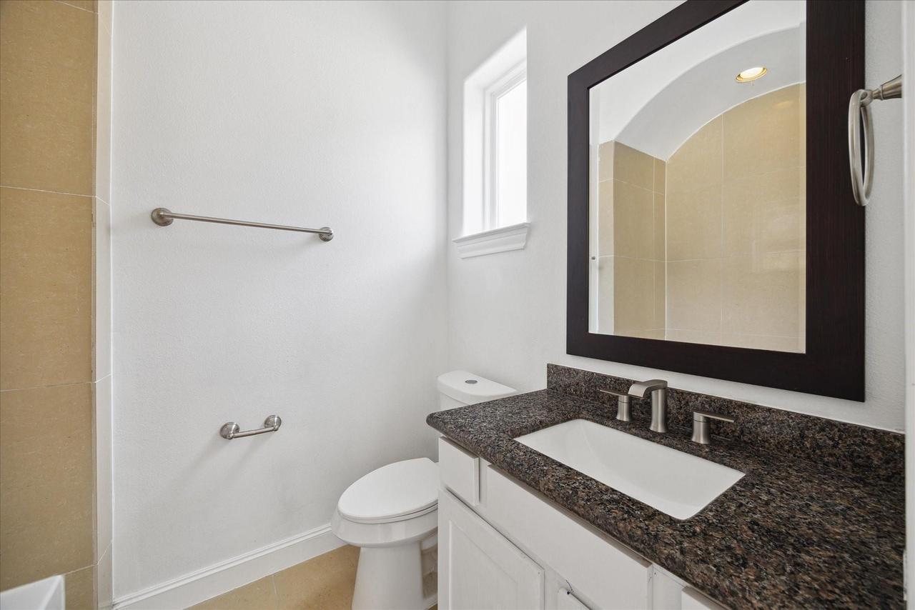 Profile photo 3 of 10