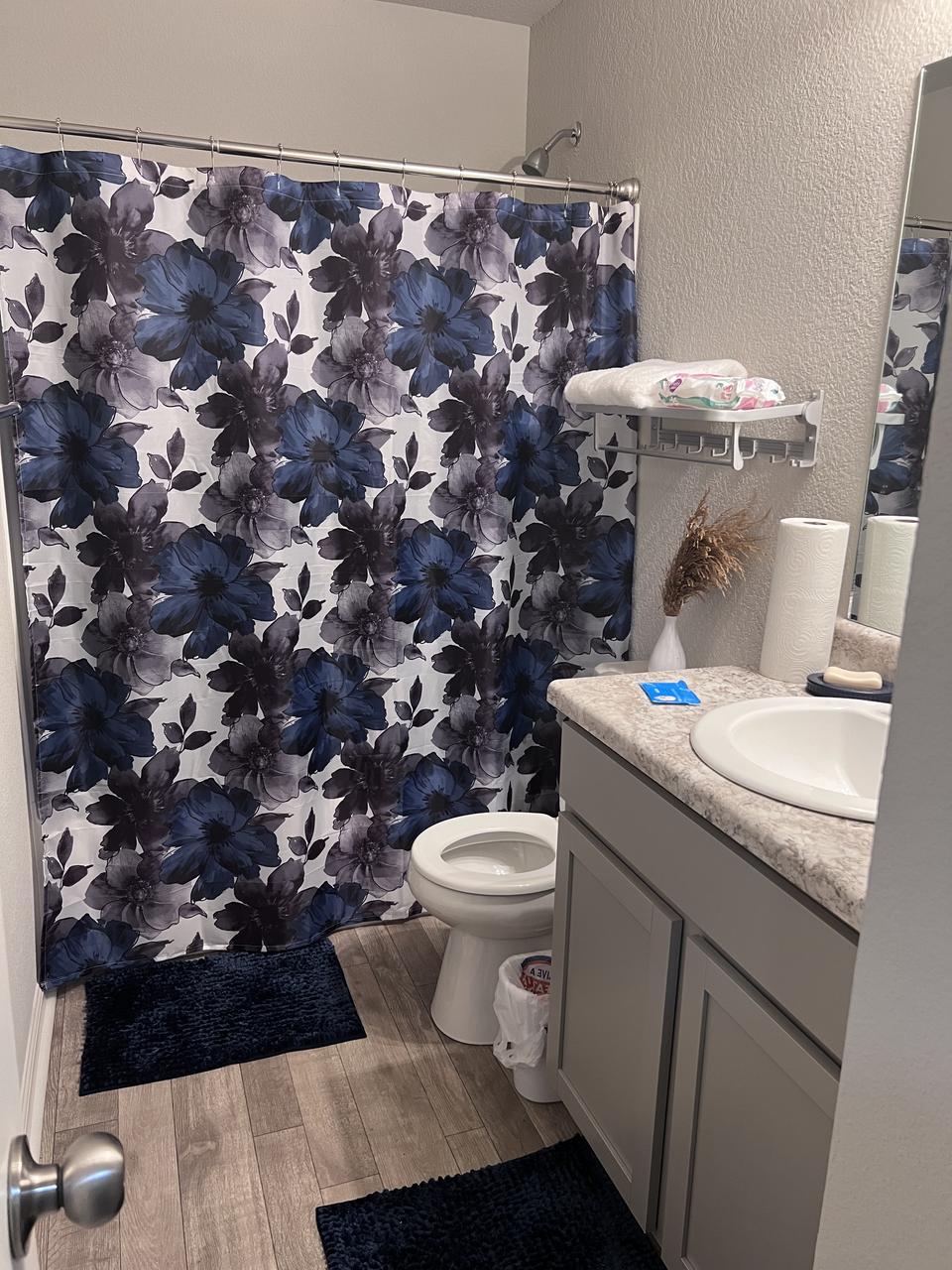 Profile photo 3 of 8