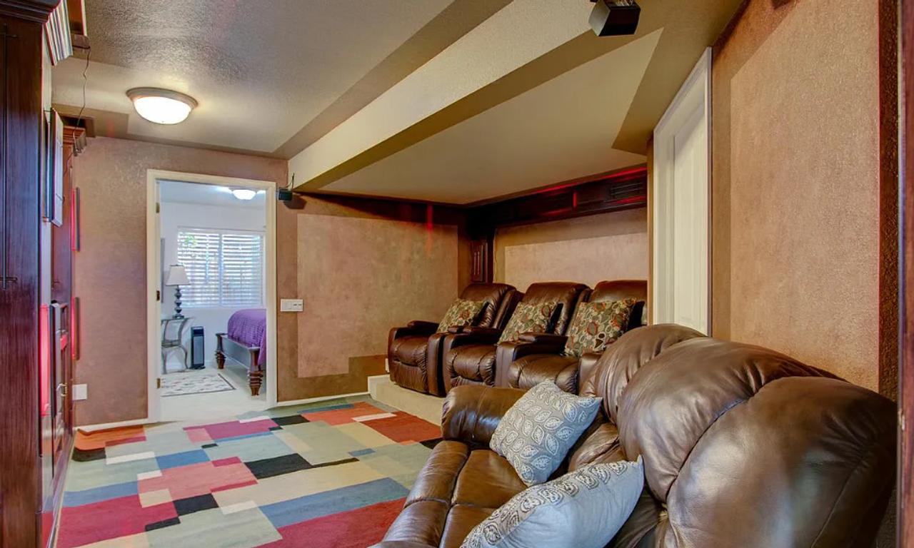 Profile photo 10 of 13