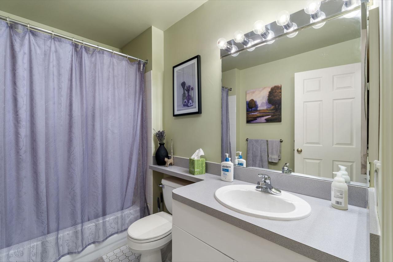 Profile photo 3 of 10