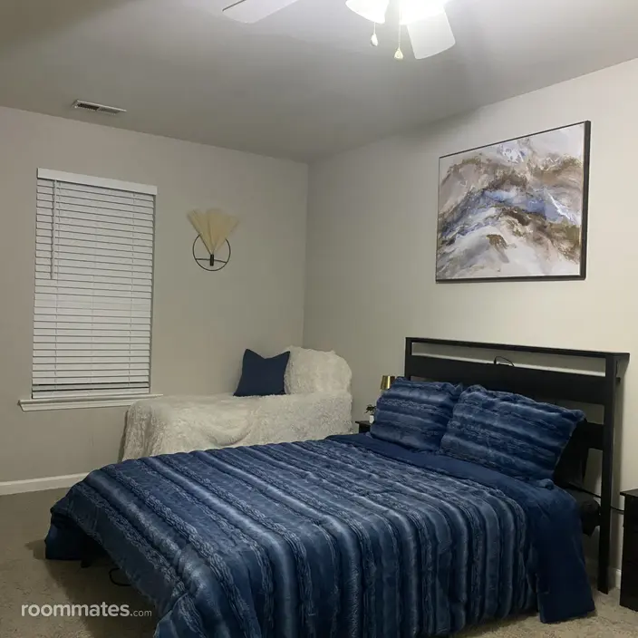 Room for rent in College Park, GA $800, house