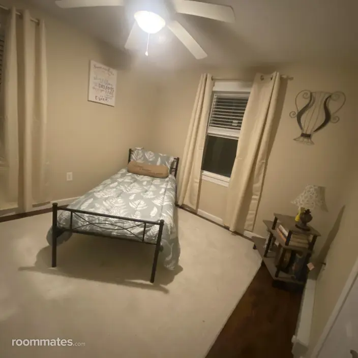 Room for rent in Webster, MA $900, house