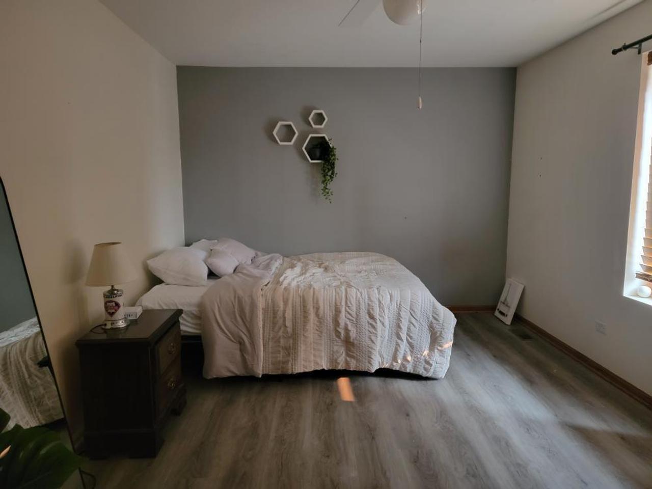 Profile photo 1 of 2