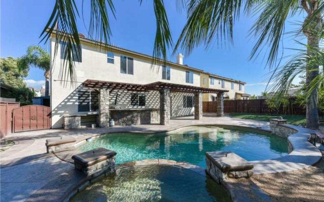 Profile photo 2 of 4