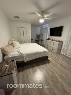 Room for rent in Wesley Chapel, FL $700, house
