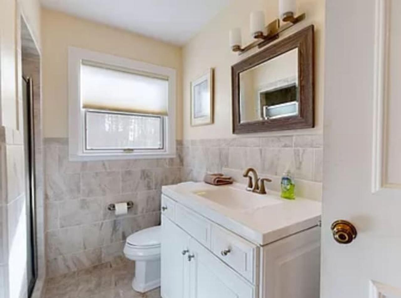 Profile photo 6 of 13