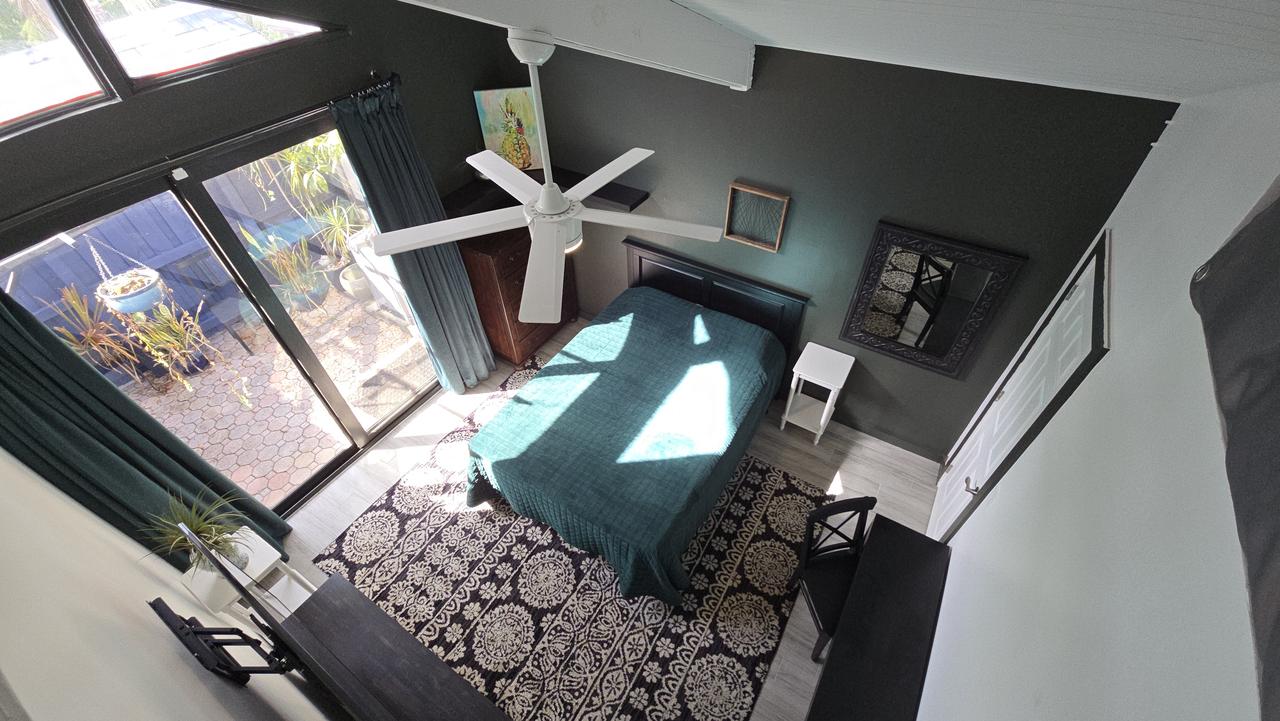 Profile photo 1 of 4