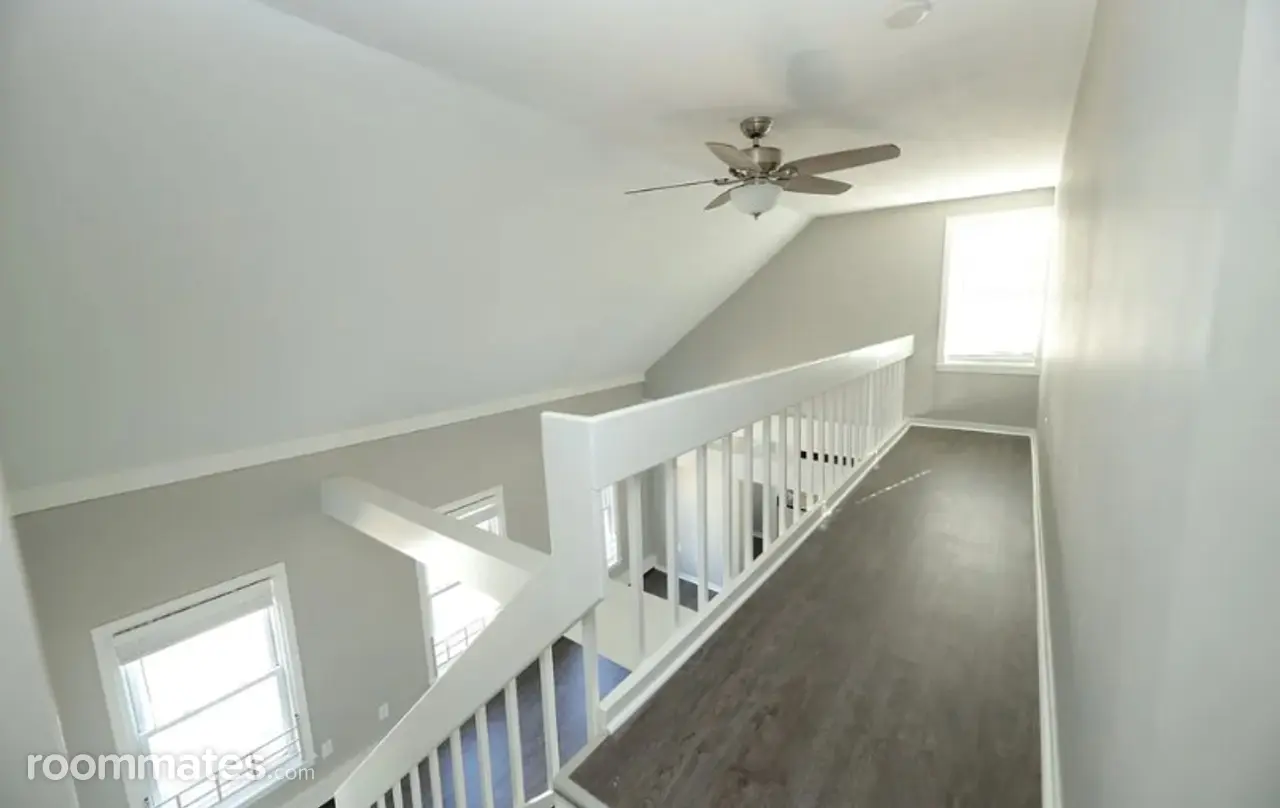 Profile photo 7 of 10