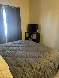 Room for rent in Victorville, CA $1050, house