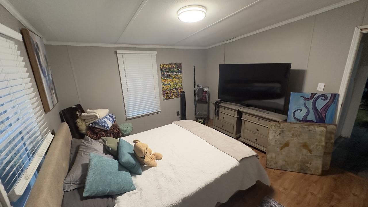 Profile photo 9 of 9