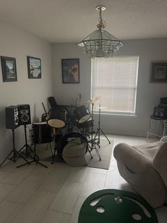 Room for rent in Jacksonville, FL $1000, house