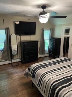 Room for rent in Haverhill, Massachusetts $2400, house
