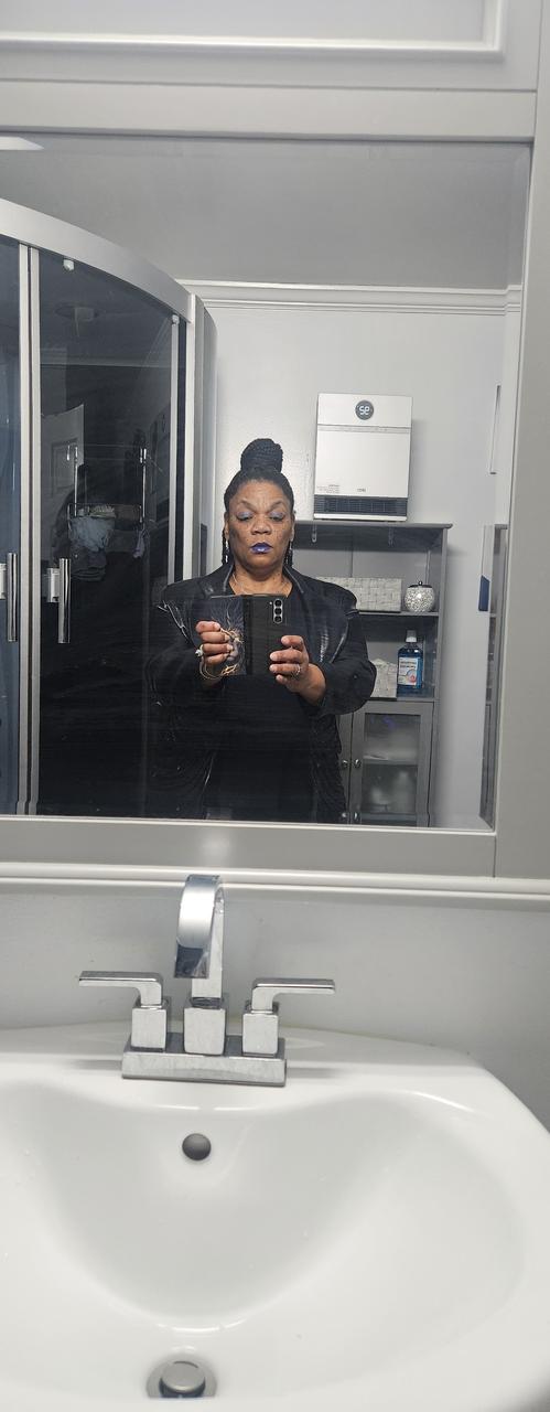 Profile photo 16 of 18