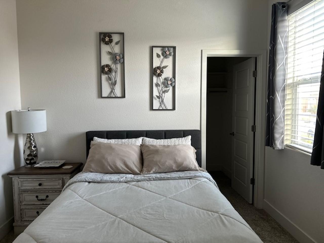 Profile photo 7 of 12