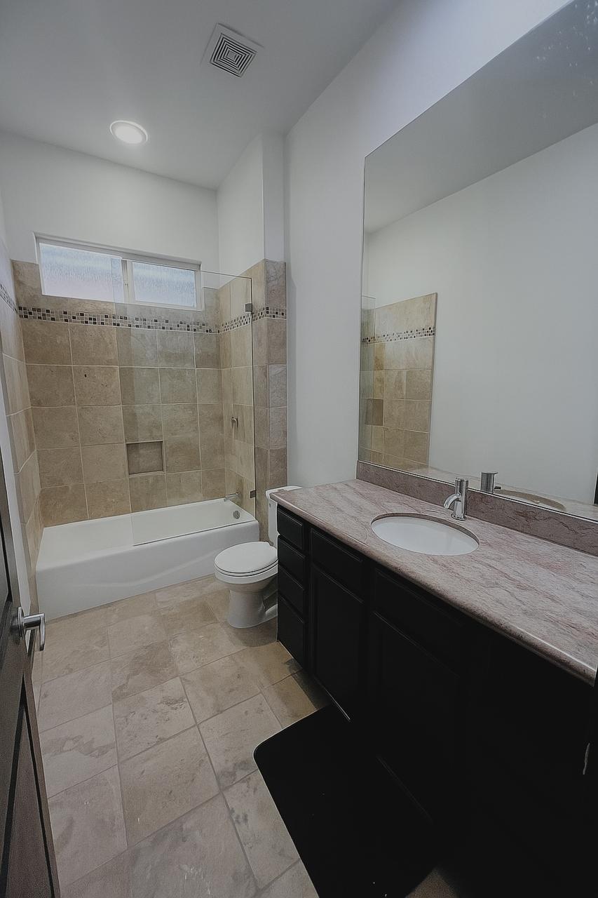 Profile photo 5 of 20