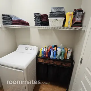 Room for rent in Portland, OR $1000, house