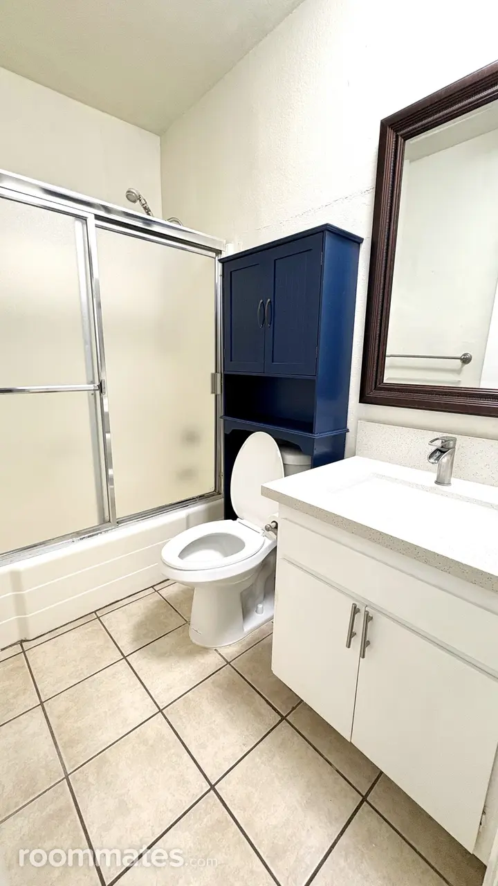 Profile photo 3 of 12