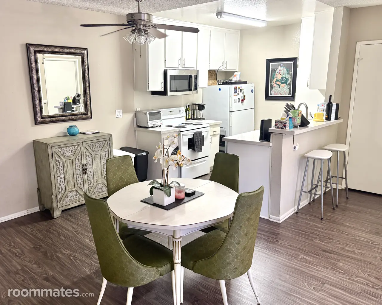 Profile photo 4 of 12