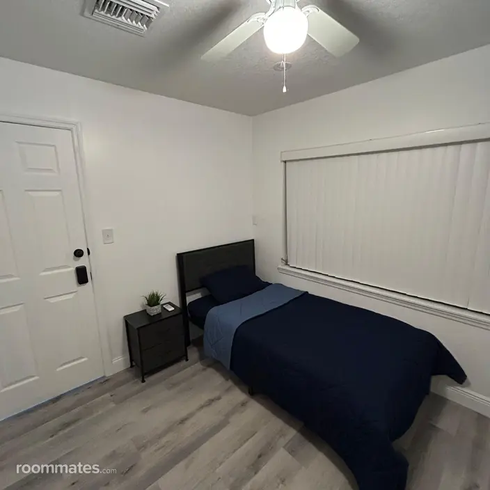 Room for rent in Tampa, FL $1000, house