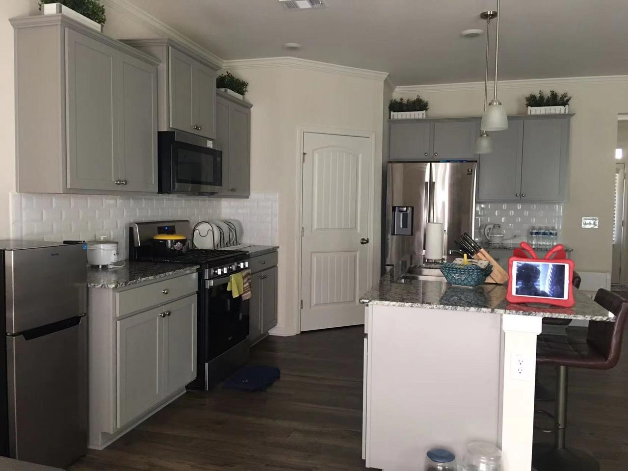 Profile photo 17 of 20