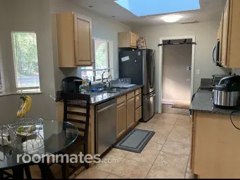 Room for rent in Gainesville, FL $975, house