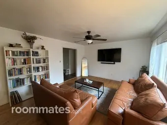 Room for rent in Gainesville, FL $975, house