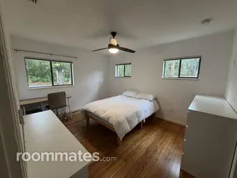 Room for rent in Gainesville, FL $975, house