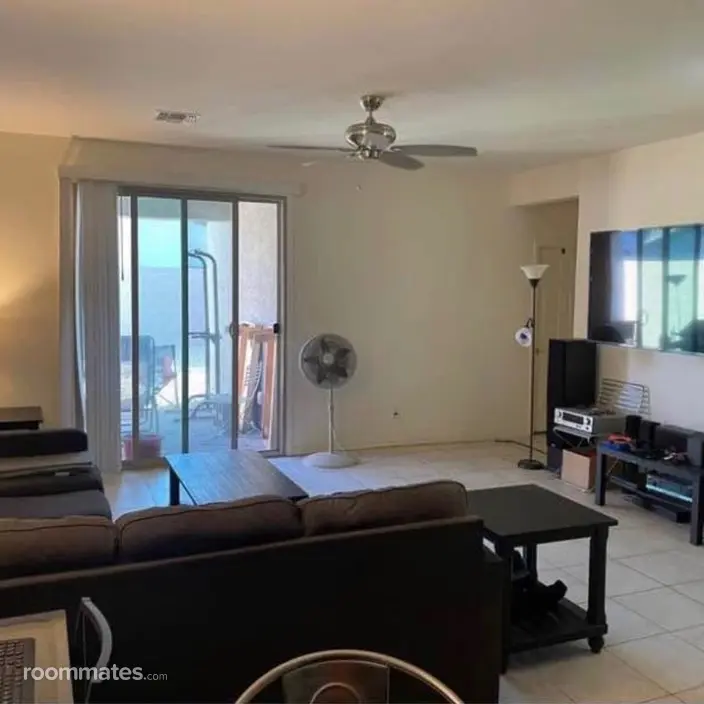 Room for rent in Phoenix, AZ $612, house