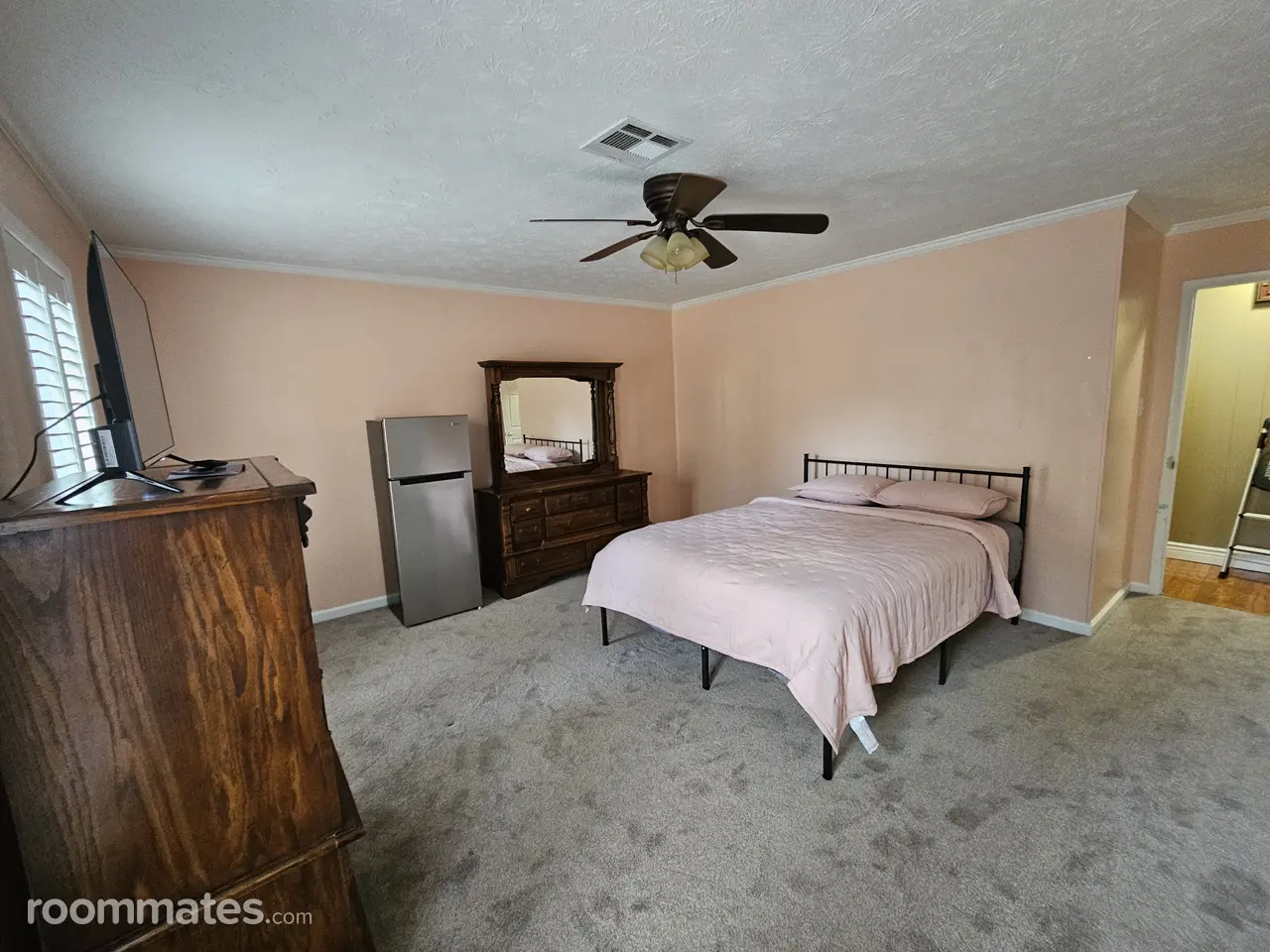 Profile photo 3 of 11