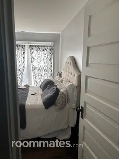 Room for rent in St. Charles, IL $1200, house