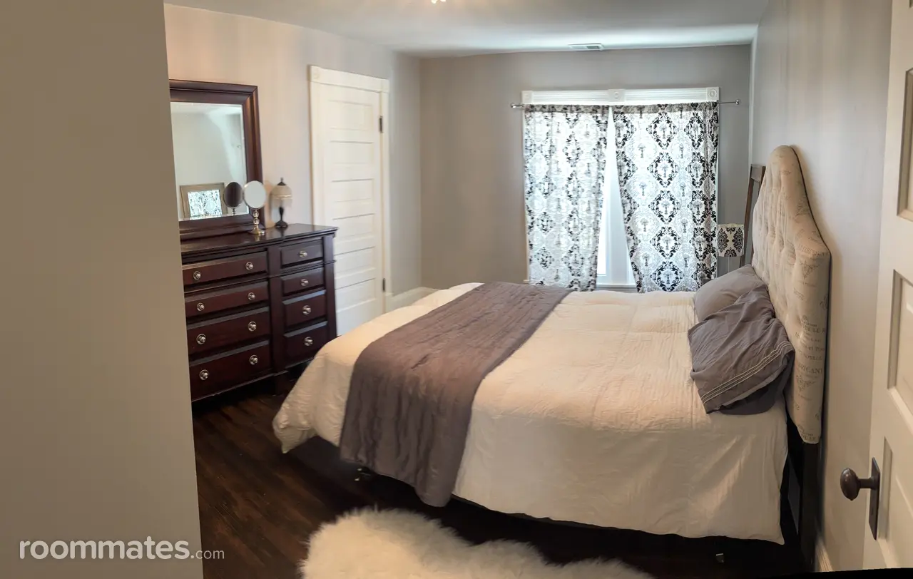 Profile photo 9 of 14