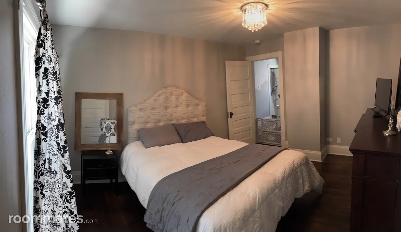 Profile photo 10 of 14