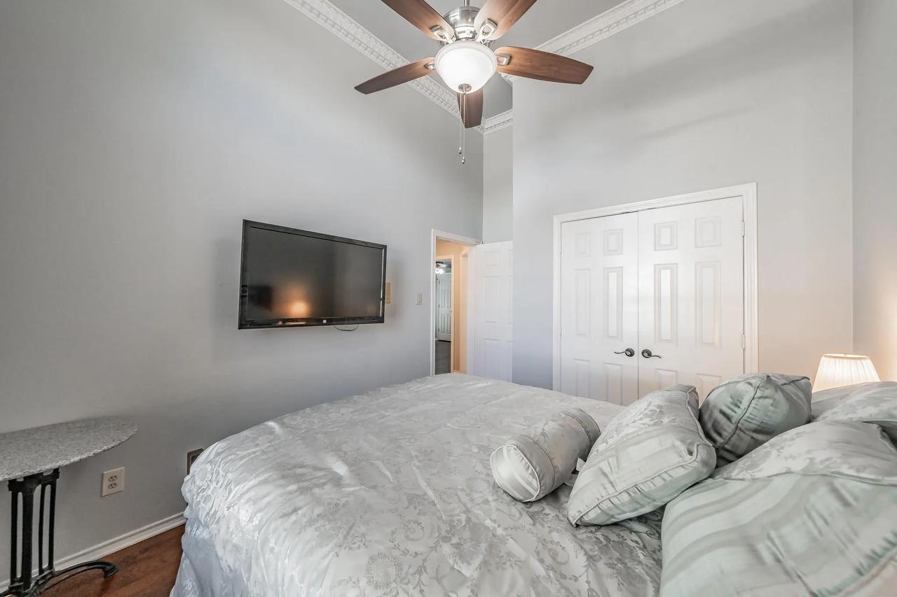 Profile photo 4 of 11