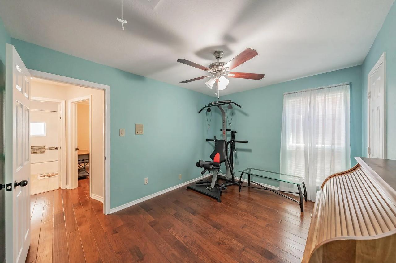 Profile photo 10 of 11