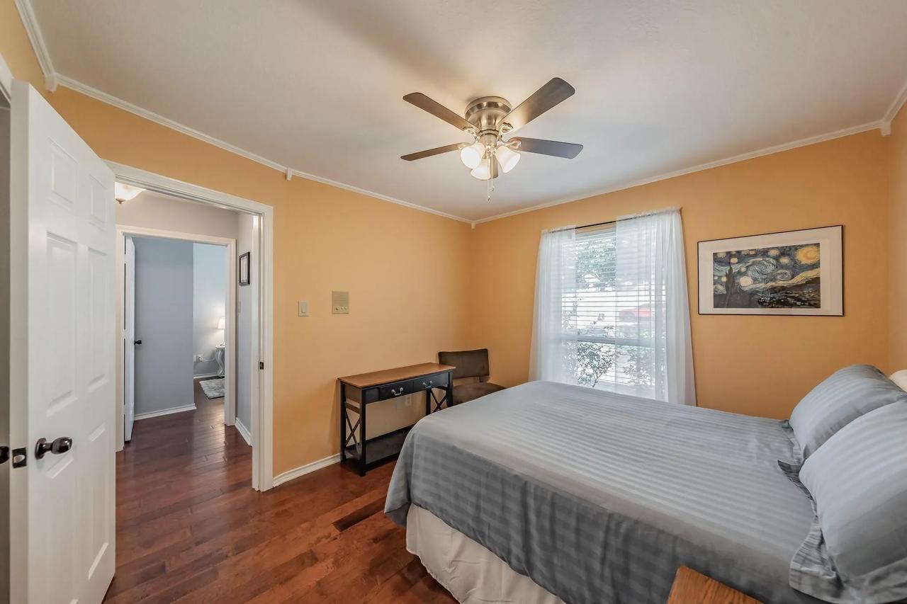 Profile photo 9 of 11