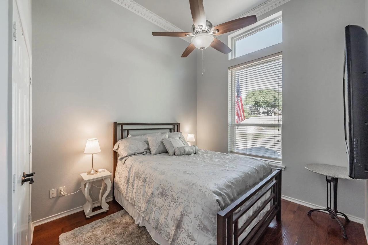 Profile photo 5 of 11