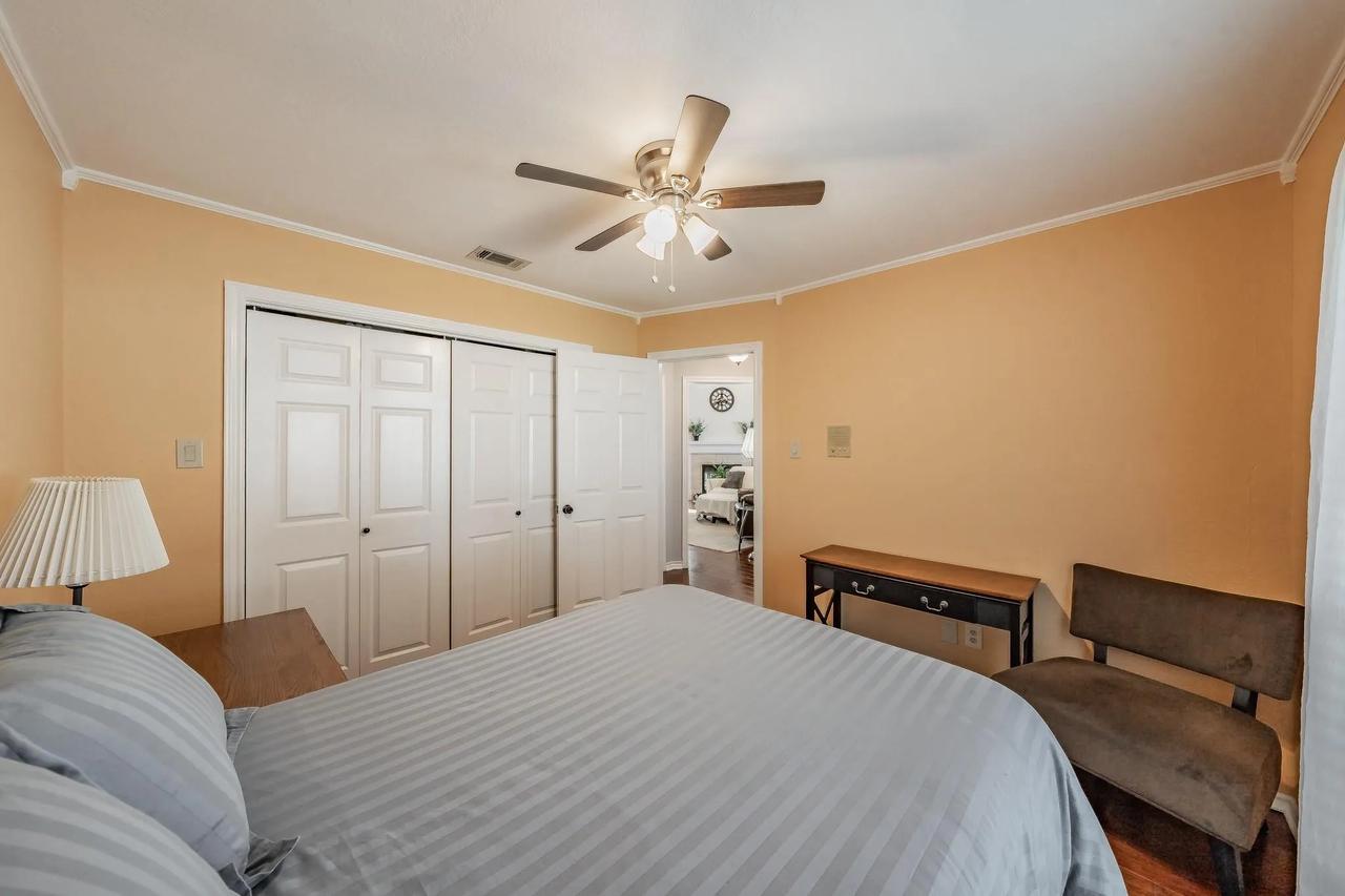 Profile photo 8 of 11