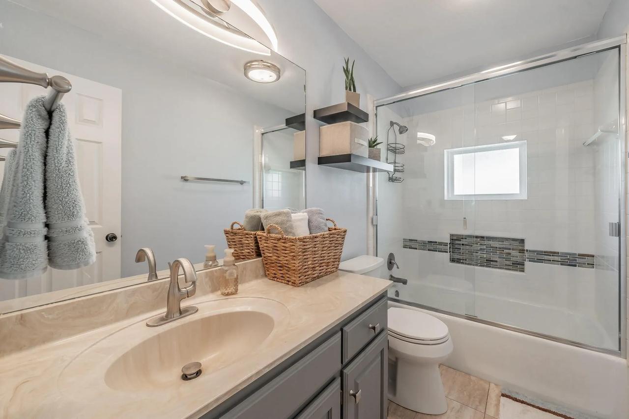 Profile photo 6 of 11